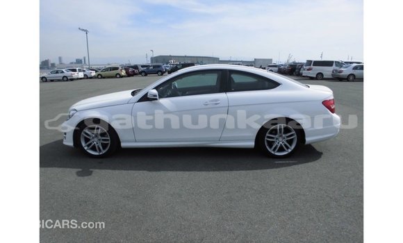 Buy Import Mercedes-Benz 190 White Car in Import - Dubai in Baa Buy Import Mercedes-Benz 190 White Car in Import - Dubai in Baa