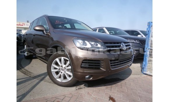 Buy Import Volkswagen Touareg Brown Car in Import - Dubai in Baa