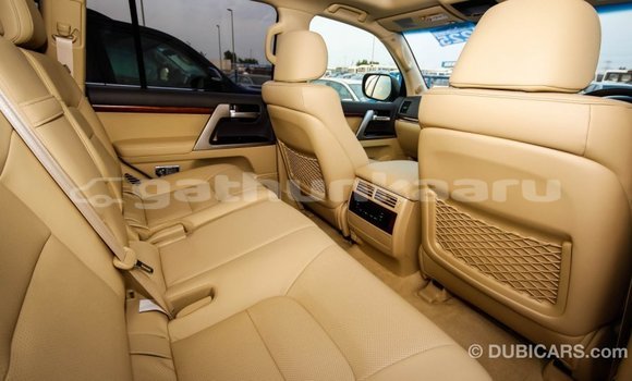 Buy Import Toyota Land Cruiser White Car in Import - Dubai in Baa Buy Import Toyota Land Cruiser White Car in Import - Dubai in Baa