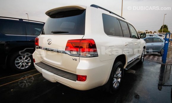 Buy Import Toyota Land Cruiser White Car in Import - Dubai in Baa Buy Import Toyota Land Cruiser White Car in Import - Dubai in Baa