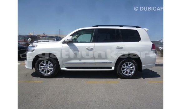 Buy Import Toyota Land Cruiser White Car in Import - Dubai in Baa Buy Import Toyota Land Cruiser White Car in Import - Dubai in Baa