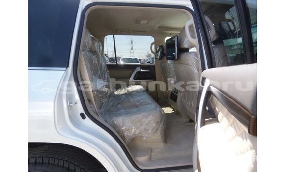 Buy Import Toyota Land Cruiser White Car in Import - Dubai in Baa Buy Import Toyota Land Cruiser White Car in Import - Dubai in Baa