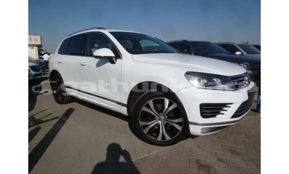 Buy Import Volkswagen Touareg White Car in Import - Dubai in Baa