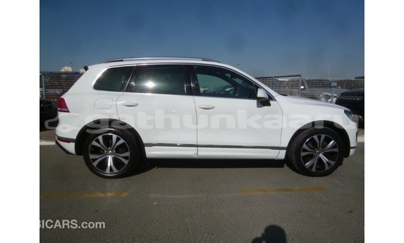 Buy Import Volkswagen Touareg White Car in Import - Dubai in Baa Buy Import Volkswagen Touareg White Car in Import - Dubai in Baa