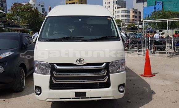 Buy Used Toyota Hiace White Car in Fuvammulah in Ghaviyani