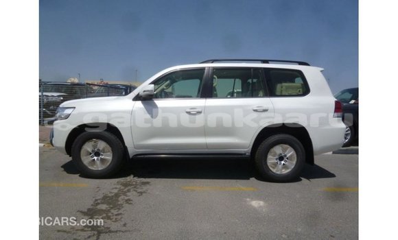 Buy Import Toyota Land Cruiser White Car in Import - Dubai in Baa Buy Import Toyota Land Cruiser White Car in Import - Dubai in Baa