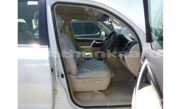 Buy Import Toyota Land Cruiser White Car in Import - Dubai in Baa Buy Import Toyota Land Cruiser White Car in Import - Dubai in Baa