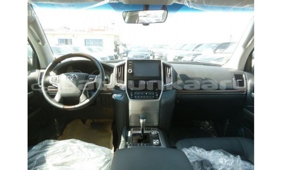 Buy Import Toyota Land Cruiser White Car in Import - Dubai in Baa Buy Import Toyota Land Cruiser White Car in Import - Dubai in Baa