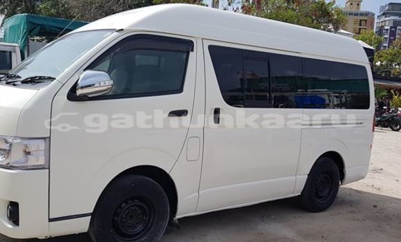 Buy Used Toyota Hiace White Car in Fuvammulah in Ghaviyani Buy Used Toyota Hiace White Car in Fuvammulah in Ghaviyani