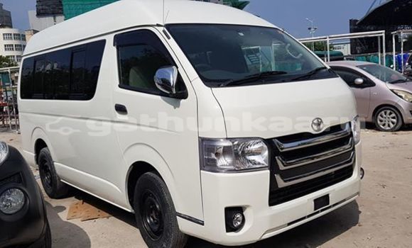 Buy Used Toyota Hiace White Car in Fuvammulah in Ghaviyani Buy Used Toyota Hiace White Car in Fuvammulah in Ghaviyani