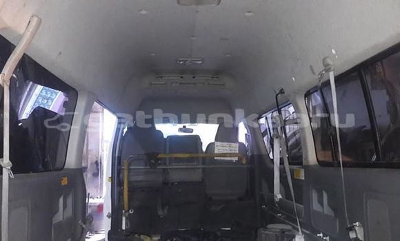 Buy Used Toyota Hiace White Car in Fuvammulah in Ghaviyani Buy Used Toyota Hiace White Car in Fuvammulah in Ghaviyani