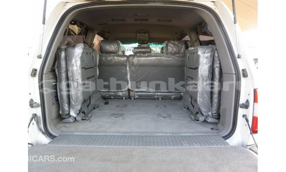 Buy Import Toyota Land Cruiser White Car in Import - Dubai in Baa Buy Import Toyota Land Cruiser White Car in Import - Dubai in Baa