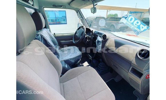 Buy Import Toyota Land Cruiser Beige Car in Import - Dubai in Baa Buy Import Toyota Land Cruiser Beige Car in Import - Dubai in Baa