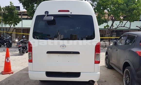 Buy Used Toyota Hiace White Car in Fuvammulah in Ghaviyani Buy Used Toyota Hiace White Car in Fuvammulah in Ghaviyani