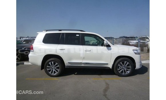 Buy Import Toyota Land Cruiser White Car in Import - Dubai in Baa Buy Import Toyota Land Cruiser White Car in Import - Dubai in Baa