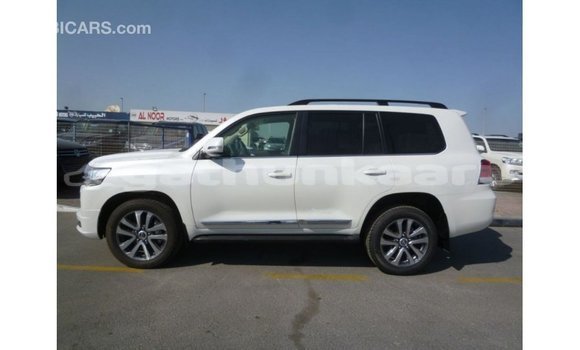 Buy Import Toyota Land Cruiser White Car in Import - Dubai in Baa Buy Import Toyota Land Cruiser White Car in Import - Dubai in Baa
