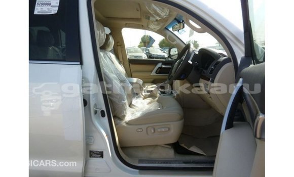 Buy Import Toyota Land Cruiser White Car in Import - Dubai in Baa Buy Import Toyota Land Cruiser White Car in Import - Dubai in Baa