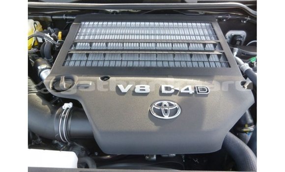 Buy Import Toyota Land Cruiser White Car in Import - Dubai in Baa Buy Import Toyota Land Cruiser White Car in Import - Dubai in Baa