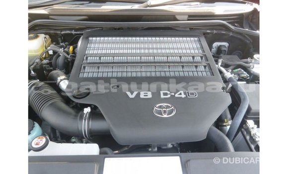 Buy Import Toyota Land Cruiser Red Car in Import - Dubai in Baa Buy Import Toyota Land Cruiser Red Car in Import - Dubai in Baa