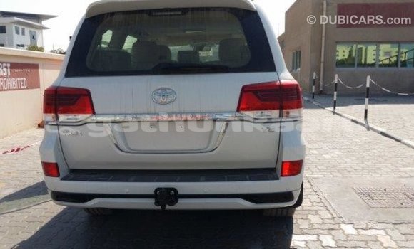 Buy Import Toyota Land Cruiser White Car in Import - Dubai in Baa Buy Import Toyota Land Cruiser White Car in Import - Dubai in Baa