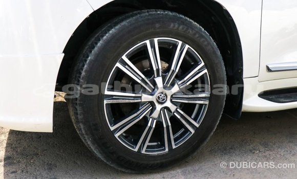 Buy Import Toyota Land Cruiser White Car in Import - Dubai in Baa Buy Import Toyota Land Cruiser White Car in Import - Dubai in Baa