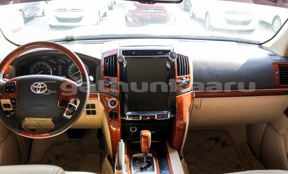 Buy Import Toyota Land Cruiser White Car in Import - Dubai in Baa Buy Import Toyota Land Cruiser White Car in Import - Dubai in Baa