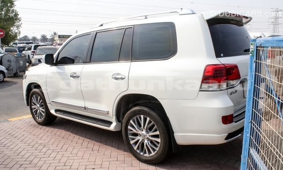 Buy Import Toyota Land Cruiser White Car in Import - Dubai in Baa Buy Import Toyota Land Cruiser White Car in Import - Dubai in Baa