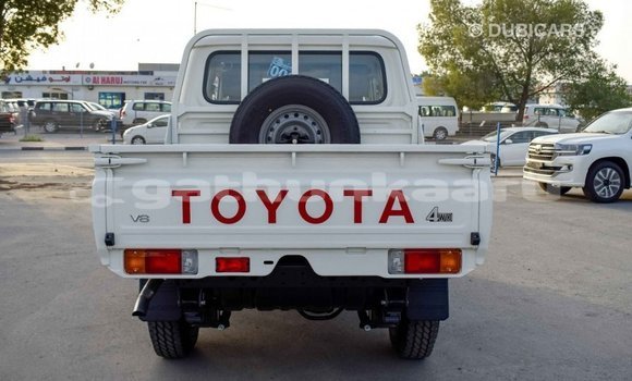 Buy Import Toyota Land Cruiser White Car in Import - Dubai in Baa Buy Import Toyota Land Cruiser White Car in Import - Dubai in Baa