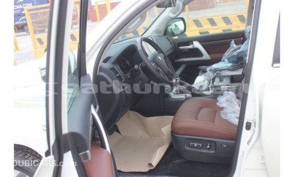 Buy Import Toyota Land Cruiser White Car in Import - Dubai in Baa Buy Import Toyota Land Cruiser White Car in Import - Dubai in Baa