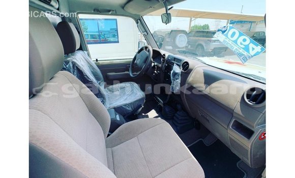 Buy Import Toyota Land Cruiser Beige Car in Import - Dubai in Baa Buy Import Toyota Land Cruiser Beige Car in Import - Dubai in Baa