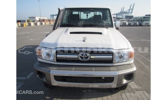 Buy Import Toyota Land Cruiser White Car in Import - Dubai in Baa Buy Import Toyota Land Cruiser White Car in Import - Dubai in Baa