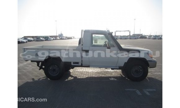 Buy Import Toyota Land Cruiser White Car in Import - Dubai in Baa Buy Import Toyota Land Cruiser White Car in Import - Dubai in Baa