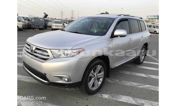 Buy Import Toyota Highlander Other Car in Import - Dubai in Baa Buy Import Toyota Highlander Other Car in Import - Dubai in Baa