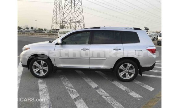 Buy Import Toyota Highlander Other Car in Import - Dubai in Baa Buy Import Toyota Highlander Other Car in Import - Dubai in Baa
