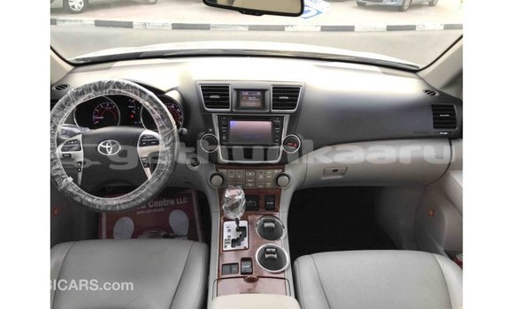 Buy Import Toyota Highlander Other Car in Import - Dubai in Baa Buy Import Toyota Highlander Other Car in Import - Dubai in Baa
