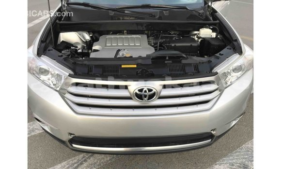 Buy Import Toyota Highlander Other Car in Import - Dubai in Baa Buy Import Toyota Highlander Other Car in Import - Dubai in Baa