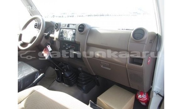 Buy Import Toyota Land Cruiser White Car in Import - Dubai in Baa Buy Import Toyota Land Cruiser White Car in Import - Dubai in Baa