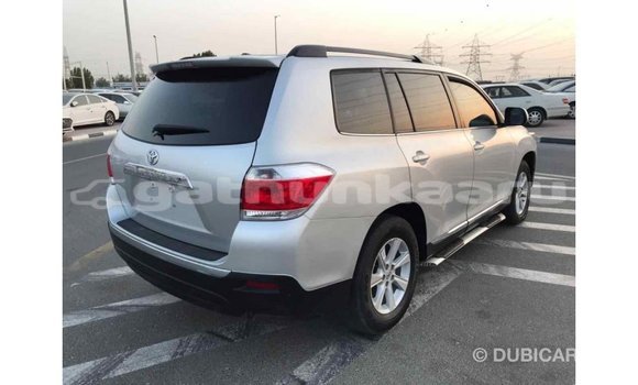Buy Import Toyota Highlander Other Car in Import - Dubai in Baa Buy Import Toyota Highlander Other Car in Import - Dubai in Baa