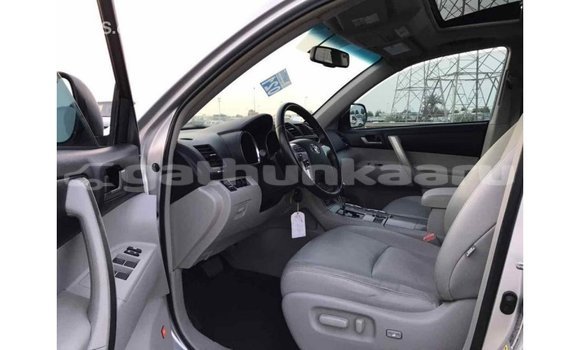 Buy Import Toyota Highlander Other Car in Import - Dubai in Baa Buy Import Toyota Highlander Other Car in Import - Dubai in Baa