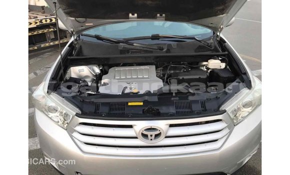 Buy Import Toyota Highlander Other Car in Import - Dubai in Baa Buy Import Toyota Highlander Other Car in Import - Dubai in Baa