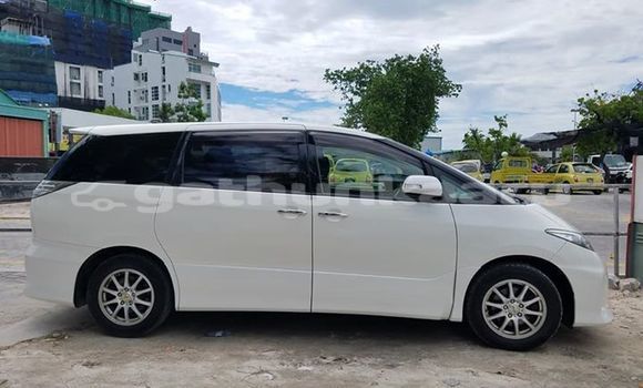 Buy Used Toyota Estima White Car in Fuvammulah in Ghaviyani Buy Used Toyota Estima White Car in Fuvammulah in Ghaviyani