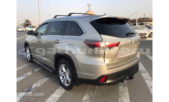 Buy Import Toyota Highlander Beige Car in Import - Dubai in Baa Buy Import Toyota Highlander Beige Car in Import - Dubai in Baa