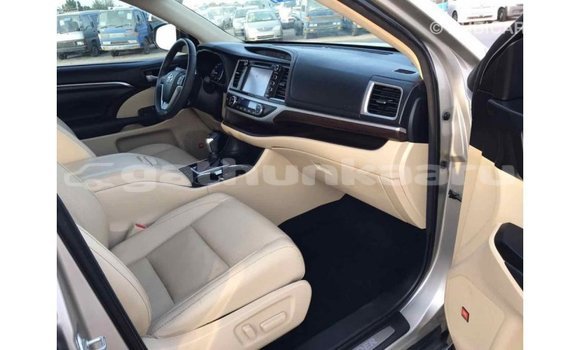 Buy Import Toyota Highlander Beige Car in Import - Dubai in Baa Buy Import Toyota Highlander Beige Car in Import - Dubai in Baa