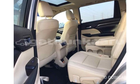 Buy Import Toyota Highlander Beige Car in Import - Dubai in Baa Buy Import Toyota Highlander Beige Car in Import - Dubai in Baa