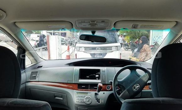 Buy Used Toyota Estima White Car in Fuvammulah in Ghaviyani Buy Used Toyota Estima White Car in Fuvammulah in Ghaviyani