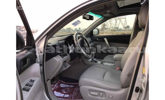 Buy Import Toyota Highlander Other Car in Import - Dubai in Baa Buy Import Toyota Highlander Other Car in Import - Dubai in Baa