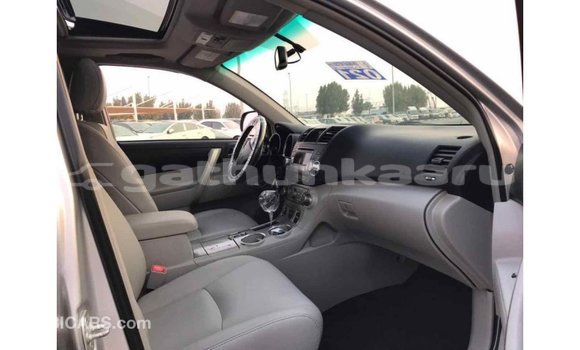 Buy Import Toyota Highlander Other Car in Import - Dubai in Baa Buy Import Toyota Highlander Other Car in Import - Dubai in Baa
