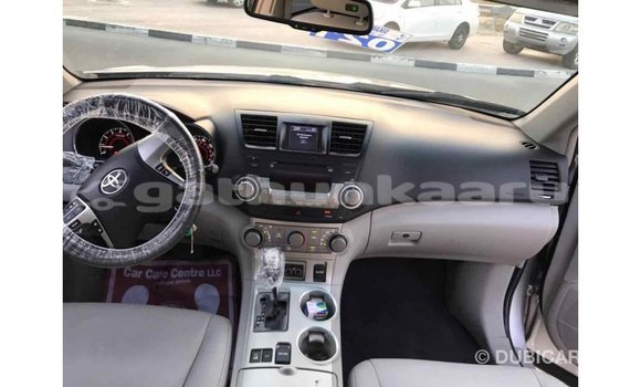 Buy Import Toyota Highlander Other Car in Import - Dubai in Baa Buy Import Toyota Highlander Other Car in Import - Dubai in Baa