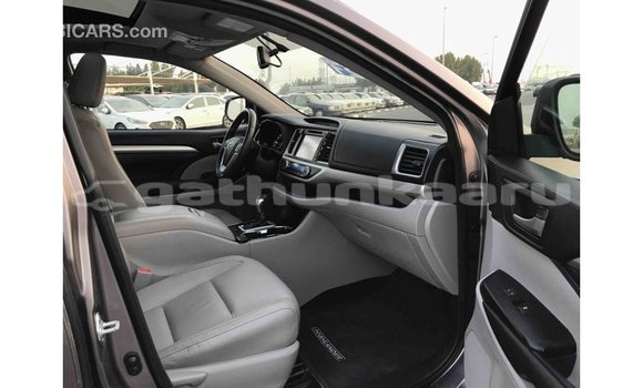 Buy Import Toyota Highlander Other Car in Import - Dubai in Baa Buy Import Toyota Highlander Other Car in Import - Dubai in Baa