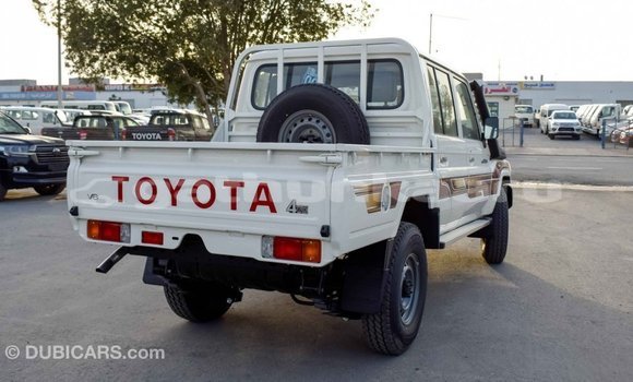 Buy Import Toyota Land Cruiser Beige Car in Import - Dubai in Baa Buy Import Toyota Land Cruiser Beige Car in Import - Dubai in Baa